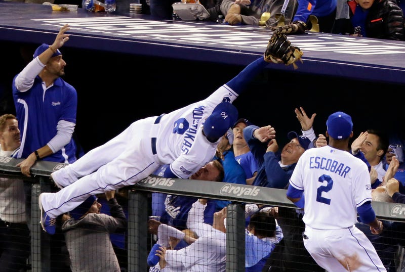 Illustration for article titled Royals Fans Didn't Let Mike Moustakas Hit The Ground