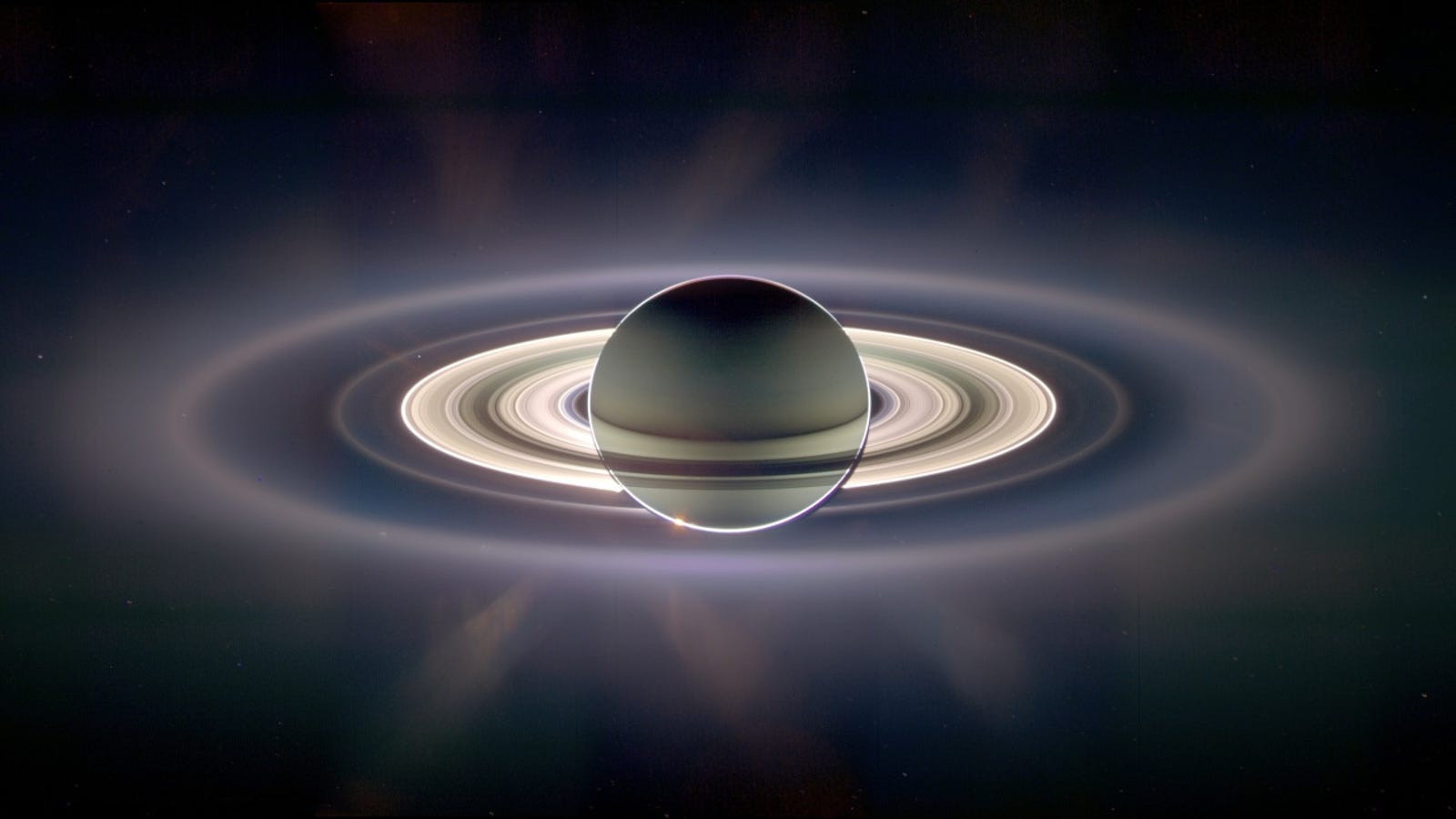 Quite possibly the most  beautiful  photo of Saturn ever taken