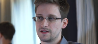 Illustration for article titled Snowden: "Compartir tus selfies porno es el pan de cada día en la NSA"