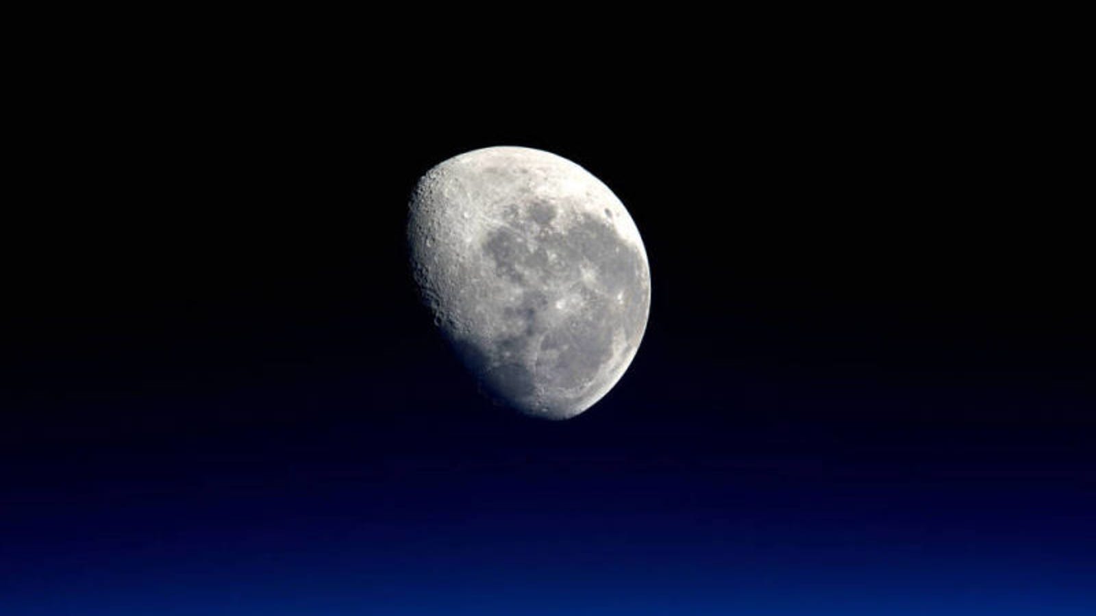 Why can not you look at the moon Why can not you look at the moon