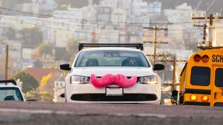 Illustration for article titled Lyft's NYC Ride-Sharing Launch Delayed After Restraining Order