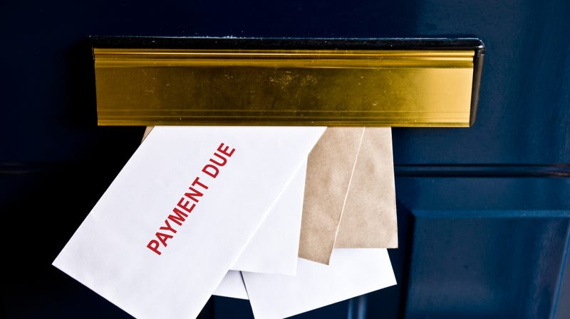 Illustration for article titled Let Your Kid See Paper Versions of Your Bills