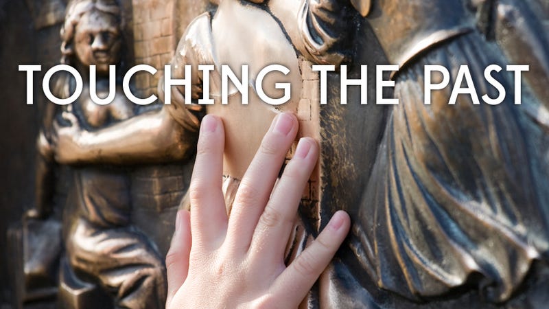 Illustration for article titled Philadelphia museum allows blind visitors to touch ancient artifacts