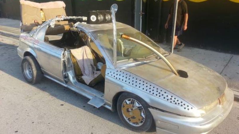 Illustration for article titled Someone Buy Me This Amazing $50,000 Saturn 'Art Car'