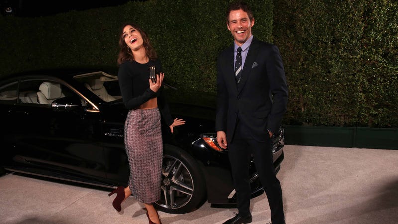 Illustration for article titled Lizzy Caplan Says She and James Marsden Are 'Not Dating'...OR ARE THEY?