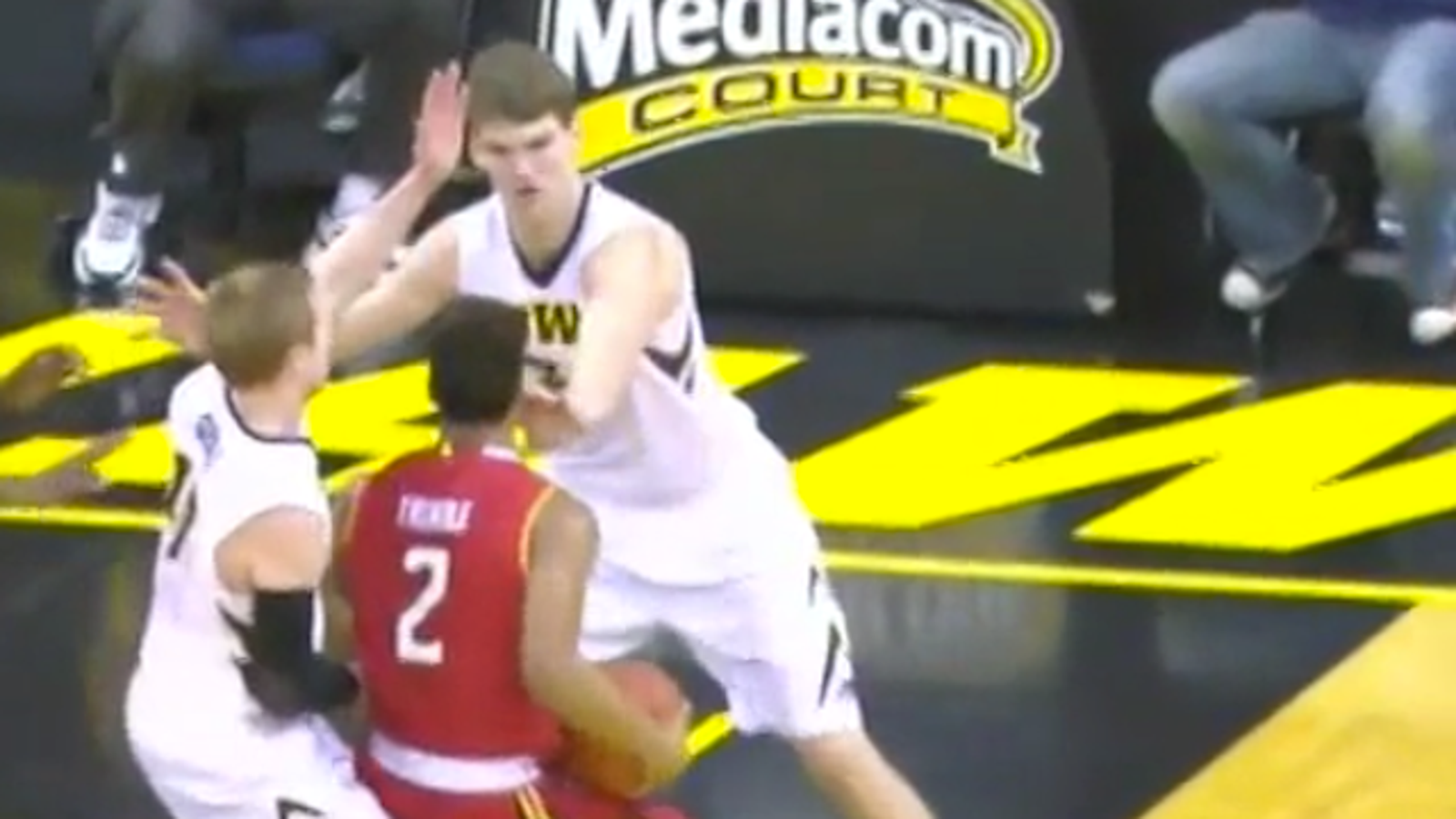 Iowa�s Adam Woodbury Can�t Stop Poking People In The Eye