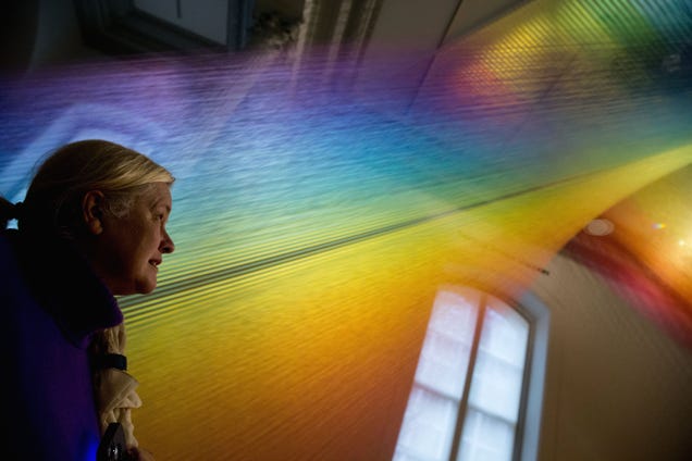 photo of It Took 55 Miles of Sewing Thread To Create This Complete Spectrum of Visible Color  image