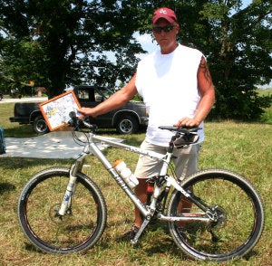 Illustration for article titled $5 Yard Sale Find Turns Out To Be Floyd Landis Custom Bike