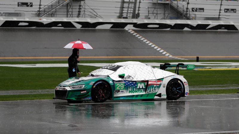 Illustration for article titled How to Survive a Rainy Race Weekend Without Hating Yourself
