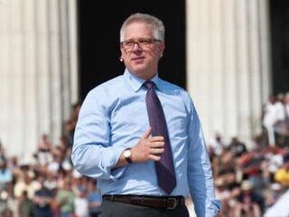 Glenn Beck at Lincoln Memorial (NICHOLAS KAMM/AFP/Getty)