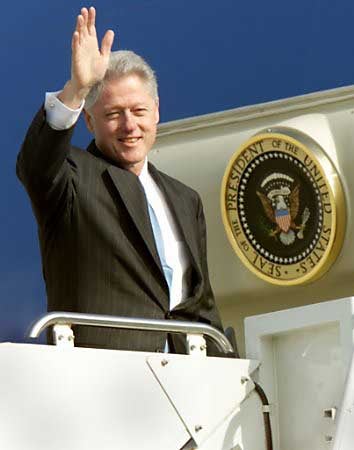 Illustration for article titled How Many "Green-Collar Jobs" Does Hillary Have To Create To Cancel Out A Trip On "Air Fuck One"?