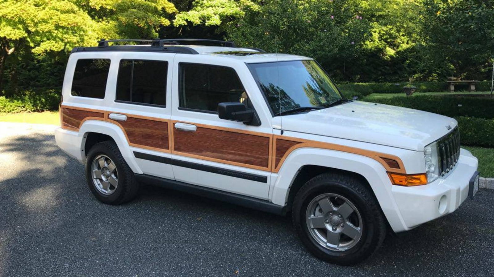 At 9,995, Does This 2007 Jeep Commander Give You Wood?