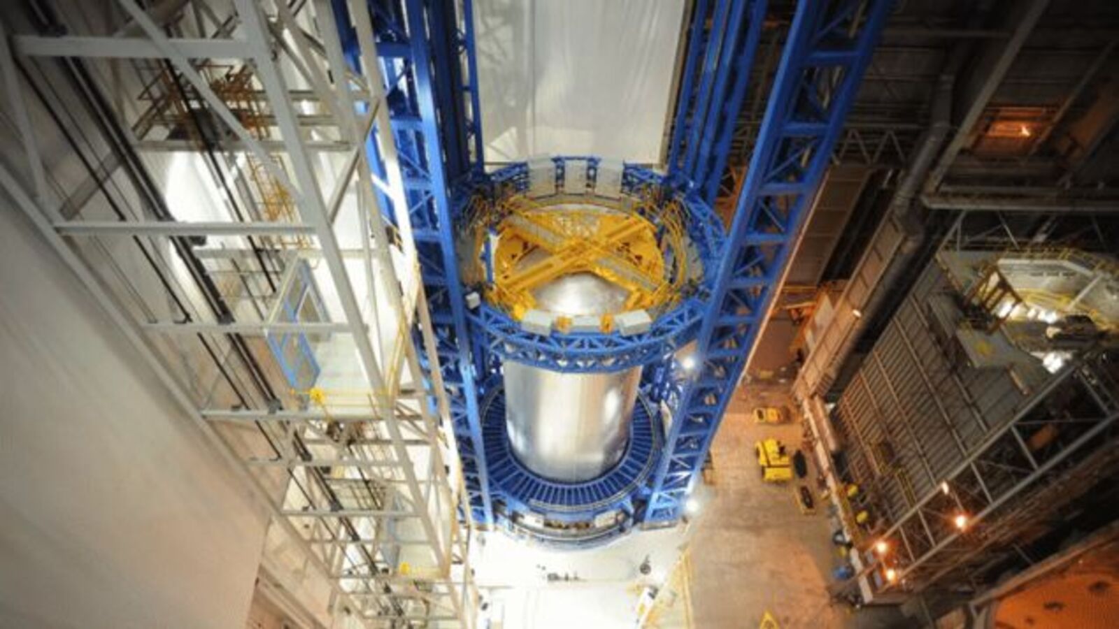 Watch NASA Build a 130Foot Rocket Tank In 60 Seconds