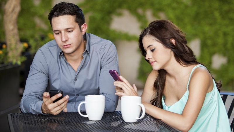 Illustration for article titled 7 Ways Technology Has Permanently Changed First Dates