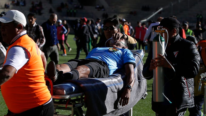 Illustration for article titled Soccer Referee Dies After Suffering Heart Attack During A Match In Bolivia