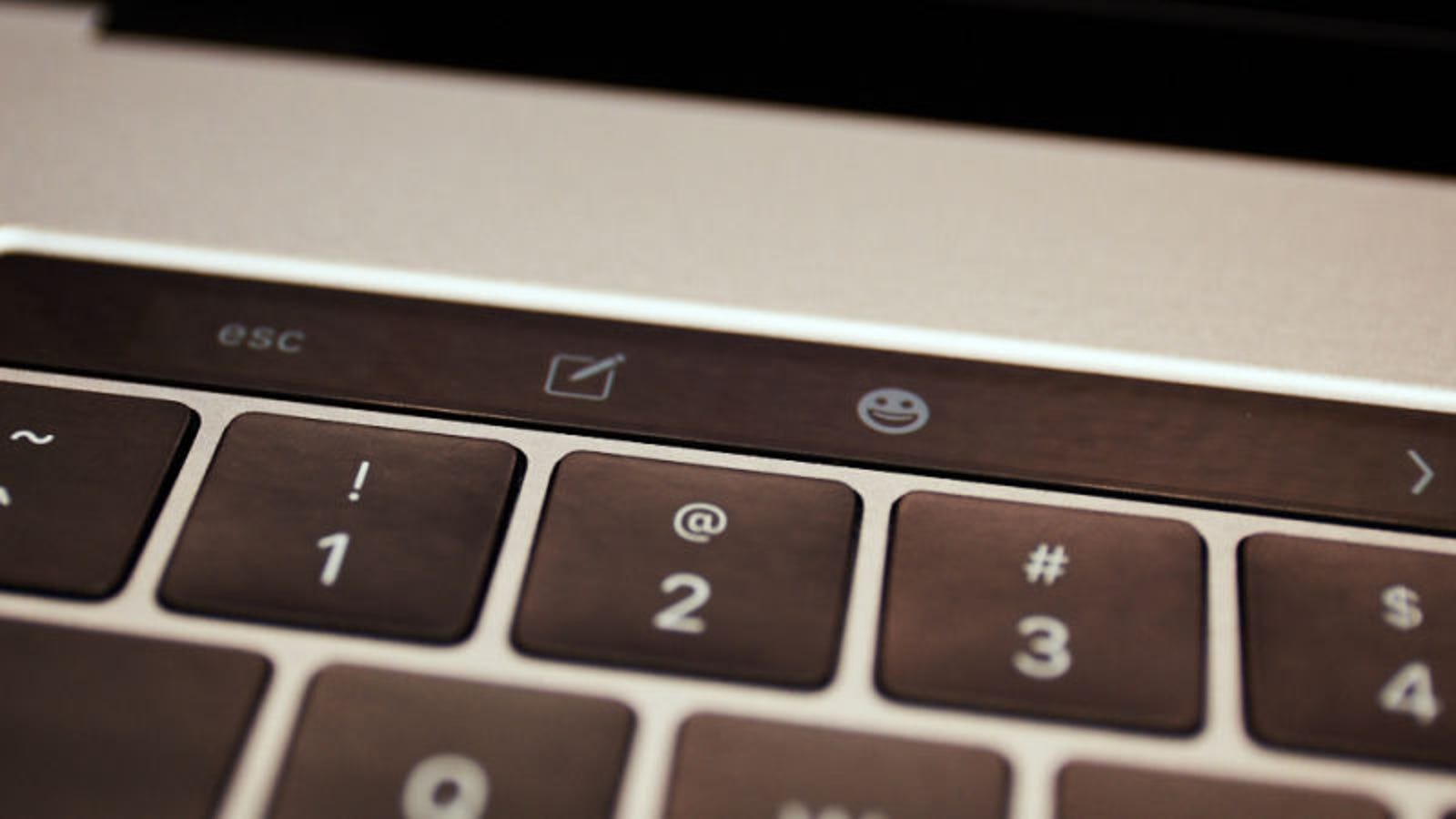 Apple سوف تبدأ في وقف لوحة المفاتيح فراشة من ماك بوك لها هذا العام ، وفقا للشائعات 126
