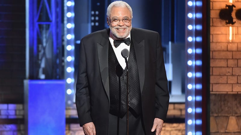 Illustration for article titled Jon Favreau confirms James Earl Jones is just fine, despite his absence from Lion King promotions