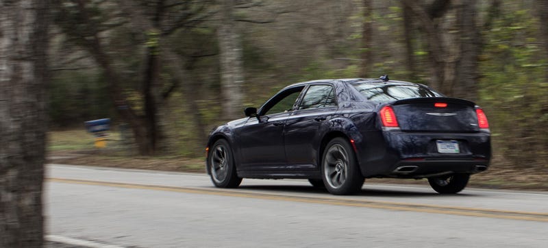 Illustration for article titled The 2015 Chrysler 300S Is The Perfect Car For The Right Kind Of Hitman