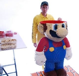 Illustration for article titled Mario Made From 40,000 LEGO Bricks