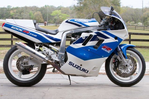 Get Your Hands On An Early Suzuki GSX-R While You Still Can – Theodore ...