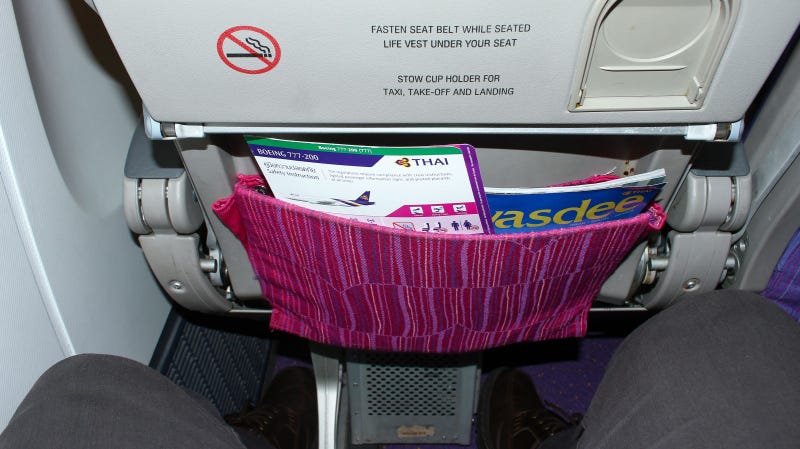 Illustration for article titled Hay una forma perversa de conseguir que un pasajero deje de reclinar su asiento en un vuelo