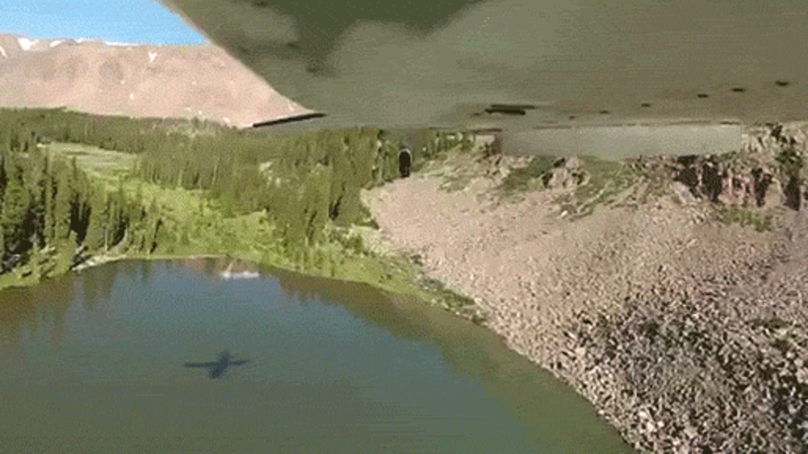 Así se repueblan de peces algunos lagos: con avioneta