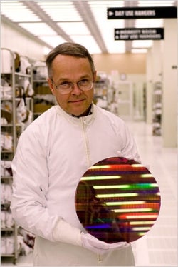 Illustration for article titled Moore's Law Rescuscitated by New Intel Chip Tech