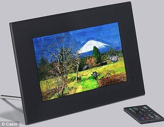 Illustration for article titled Digital Art Frame from Casio Redraws Your Photos into Something Akin to Genius