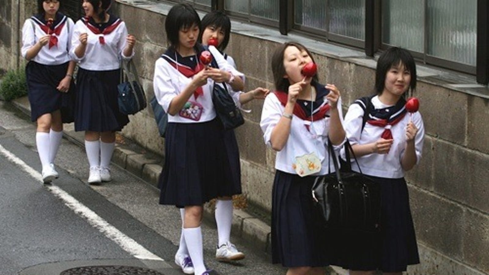What Game Console Do Japanese Schoolgirls Want 