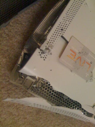 Illustration for article titled Microsoft Beats Xbox to Pieces for Getting an RRoD