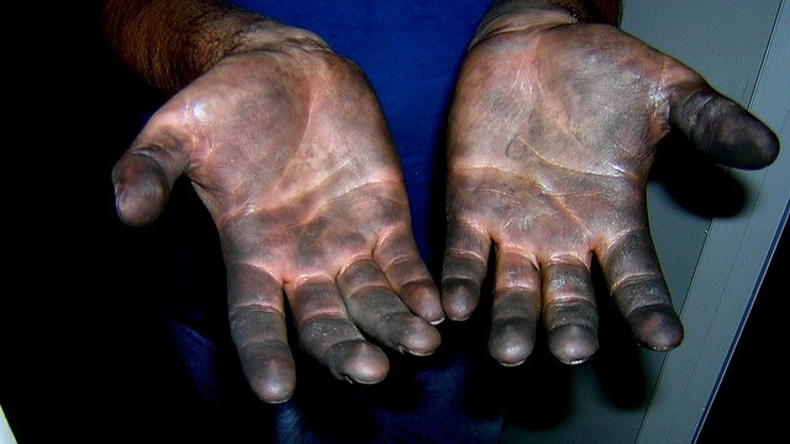 Clean Paint and Grease Off Skin with Cooking Spray