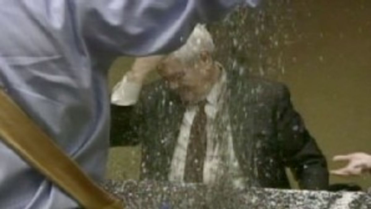 Illustration for article titled VIDEO: Newt Gingrich and Wife Hit With Glitter