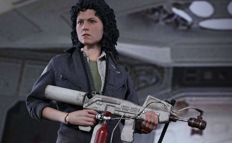 Illustration for article titled Hot Toys Just Revealed the Ultimate Ellen Ripley Alien Figure