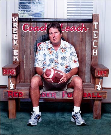 Illustration for article titled Mike Leach Sues ESPN