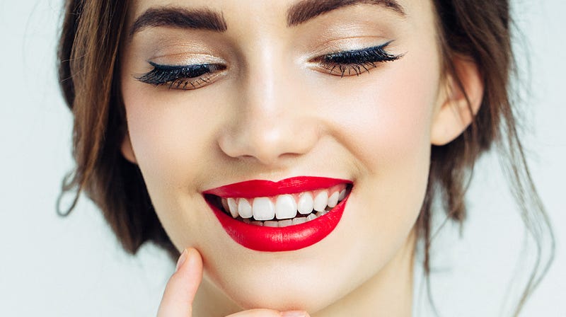 Illustration for article titled 6 Myths About Teeth Whitening