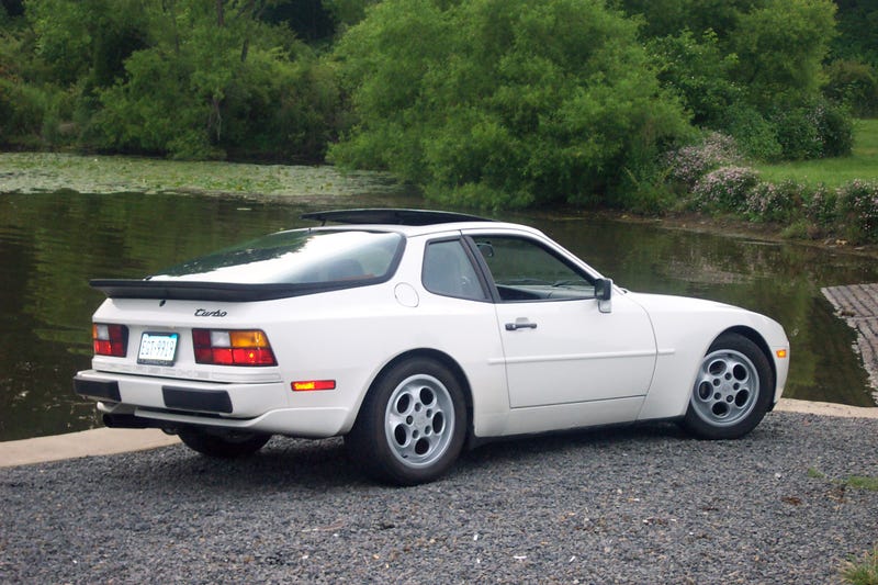 Illustration for article titled Porsche 944: Pros and Cons