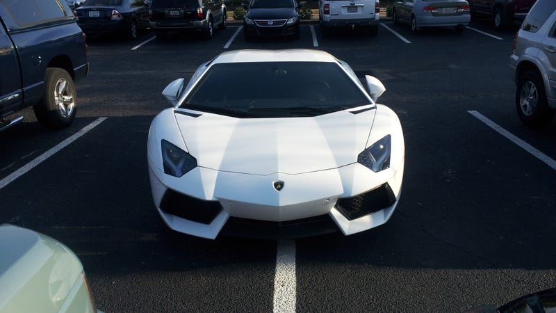 Heres A Lamborghini Aventador In Tampa Florida Perfectly Perfectly Covering Two Parking Spaces Good Thing The Driver Folded The Mirrors