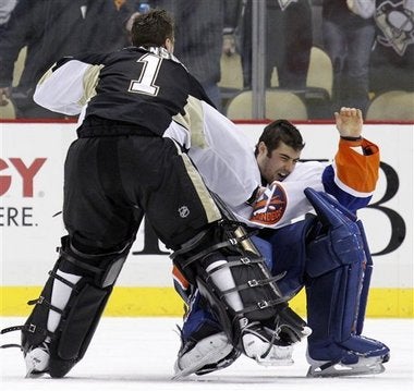 Illustration for article titled Mr. Glass Rick DiPietro To Miss A Month After One-Punch Knockdown