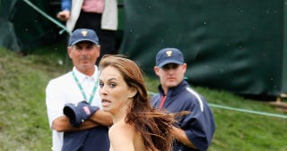 Illustration for article titled Here's Fred Couples Watching A Woman Streak At The Presidents Cup