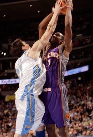 Illustration for article titled NBA Roundup: Flying Too Close To The Suns