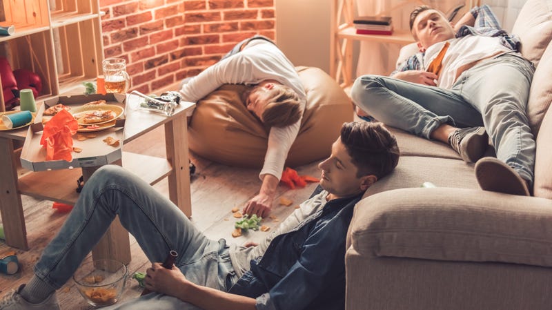 Illustration for article titled Report: More millennials drinking it up at home because going out is “too much effort”