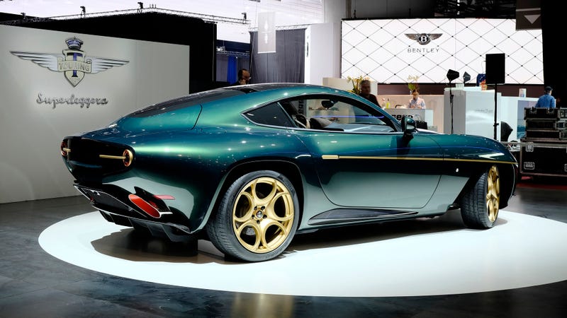 Illustration for article titled Throw Acid In My Eyeballs It's A Green/Gold Alfa Romeo Disco Volante