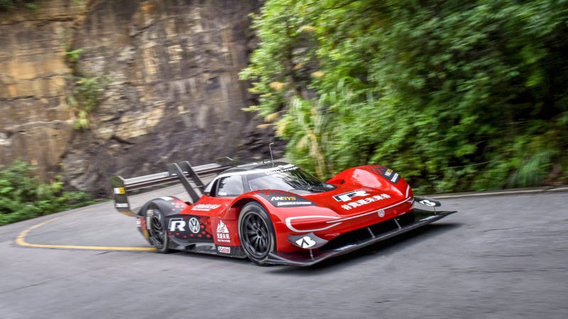 Illustration for article titled Volkswagen Shipped Its ID.R Electric Race Car To A Chinese Mountain By Train And Climbed It As Fast As It Could