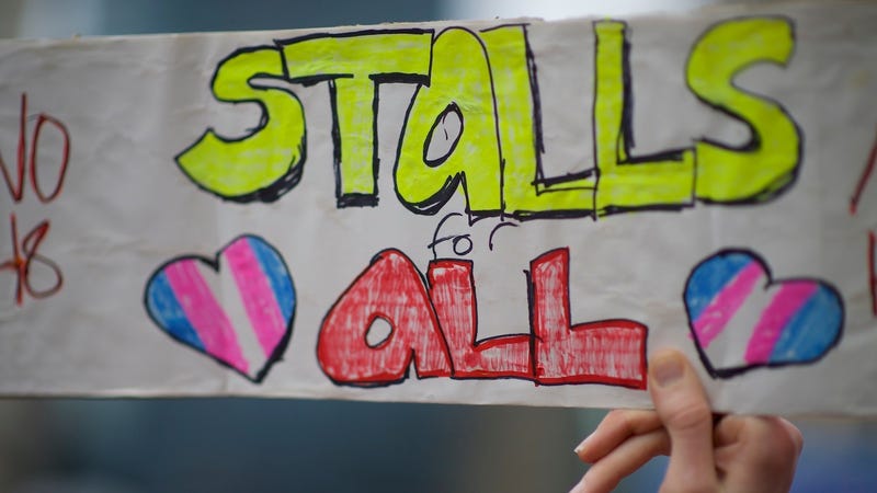 Illustration for article titled West Virginia Assistant Principal Suspended After Allegedly Barricading Trans Student in Bathroom