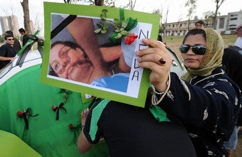 Illustration for article titled Neda's Mother Discusses Life While Protesters Commemorate Death