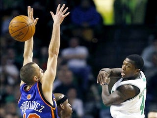 Illustration for article titled Here's Your "The Battle For Nate Robinson's Tiny Soul" Knicks-Celtics Open Thread