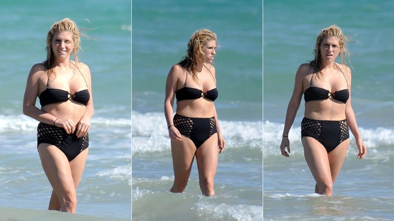 Illustration for article titled Ke$ha Has A Very Interesting Day At The Beach