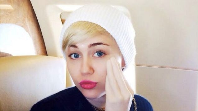 Miley Cyrus Showed 17 Million People Her HandShaped Fisting Dildo