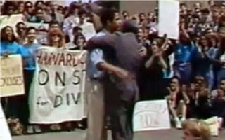 Illustration for article titled Breitbart's Site Got Barack and Bell Wrong