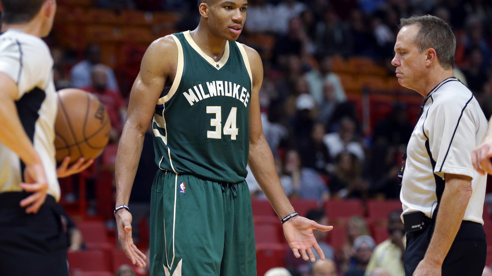 Giannis Antetokounmpo Could Reach Out From Milwaukee And ...